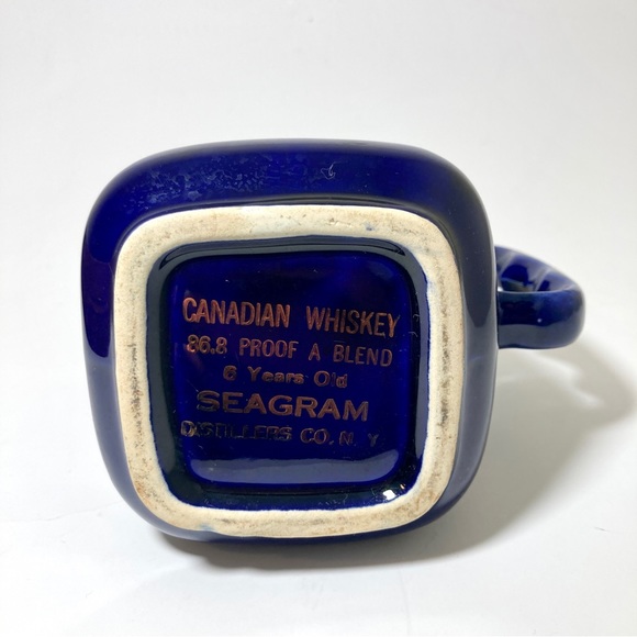Vintage SEAGRAMS VO CANADIAN WHISKEY Cobalt Blue Pitcher Gold Trim - Picture 6 of 8